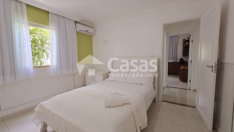 Casa em Condomínio Fechado com Segurança 24h