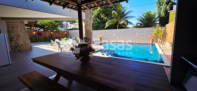 Family House with Pool and Gourmet Area