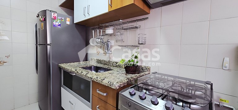Com uma vaga de estacionamento e portaria 24 horas