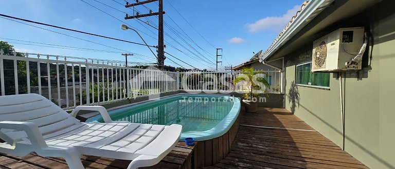 Con 8 suites para familiares y amigos en la playa.