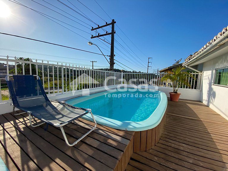 With 8 suites for family and friends on the beach
