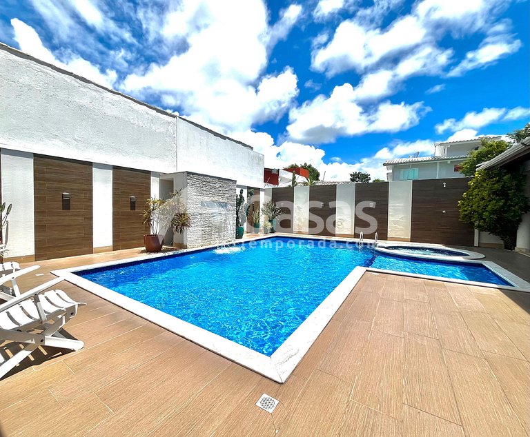 House in a gated community with 3 suites in Porto Seguro