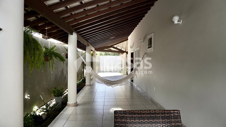 Casa en urbanización cerrada con 3 suites en Porto Seguro