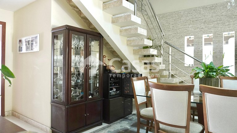 Casa en urbanización cerrada con 3 suites en Porto Seguro