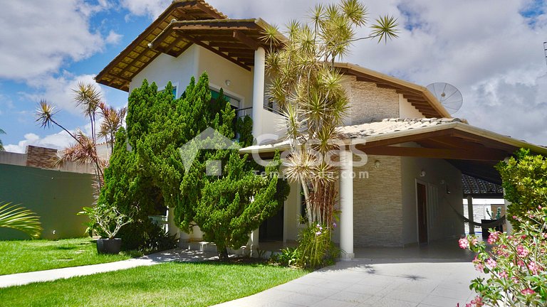 Casa en urbanización cerrada con 3 suites en Porto Seguro