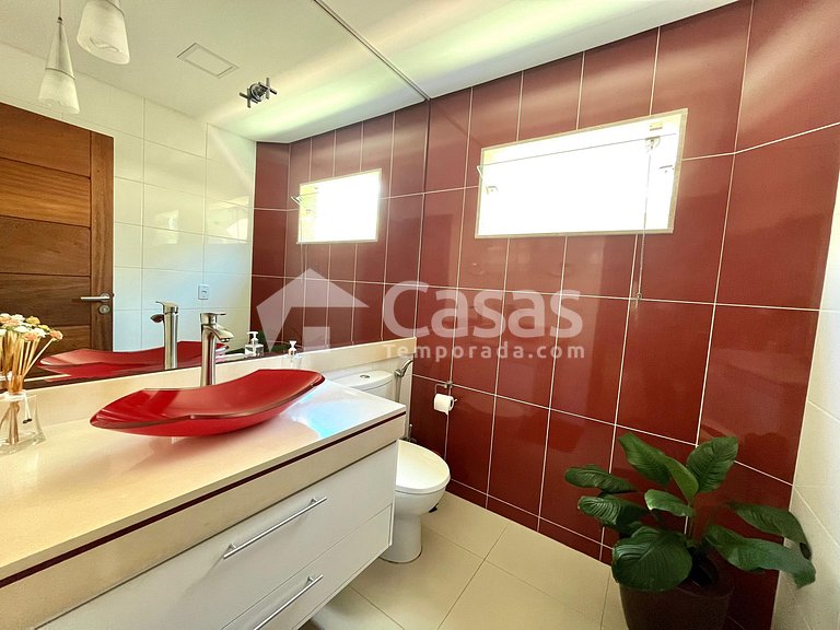 Casa em condomínio fechado com 3 suítes em Porto Seguro