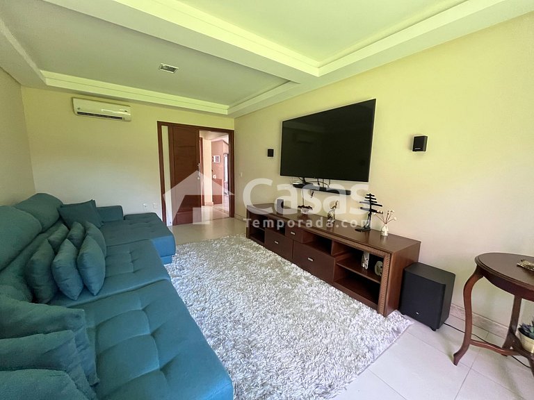 Casa en urbanización cerrada con 3 suites en Porto Seguro