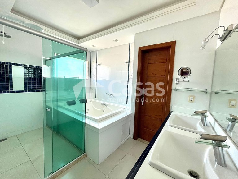 Casa en urbanización cerrada con 3 suites en Porto Seguro