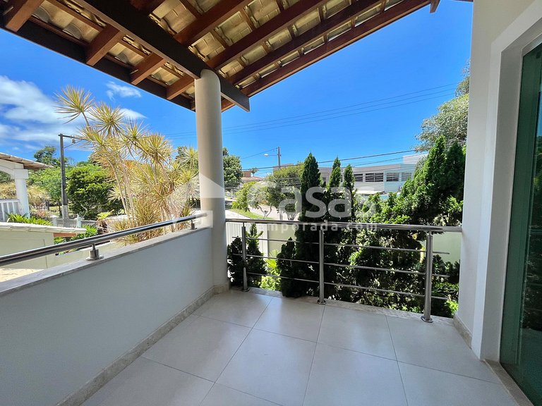 Casa en urbanización cerrada con 3 suites en Porto Seguro