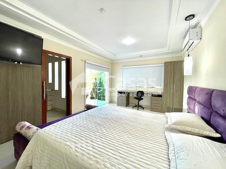 House in a gated community with 3 suites in Porto Seguro