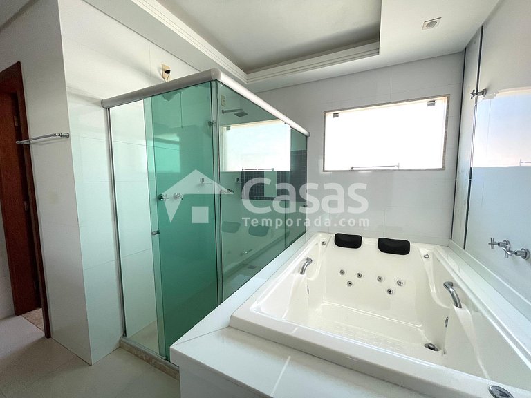 Casa em condomínio fechado com 3 suítes em Porto Seguro