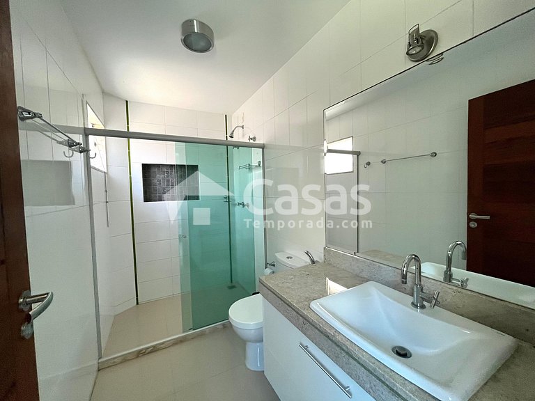 House in a gated community with 3 suites in Porto Seguro