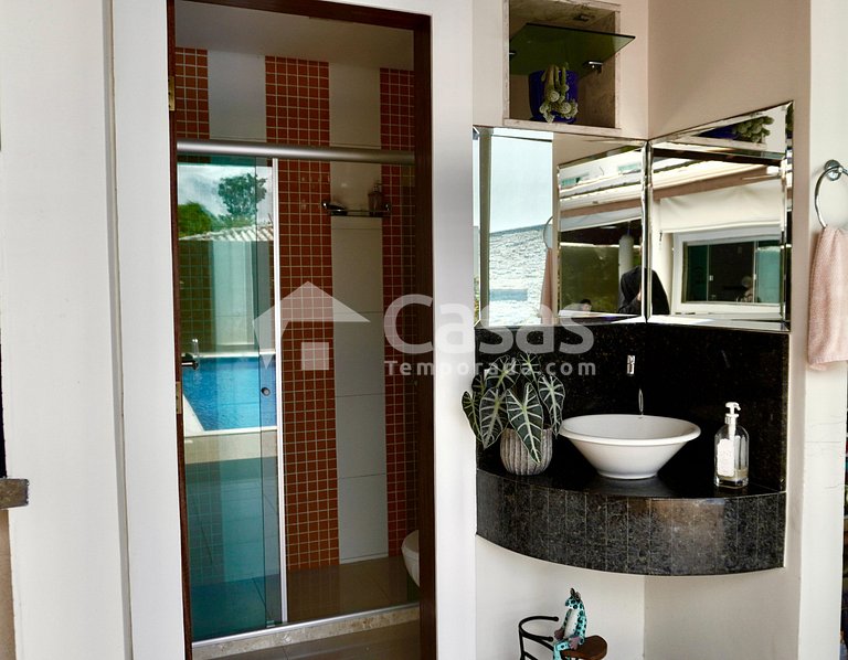 House in a gated community with 3 suites in Porto Seguro