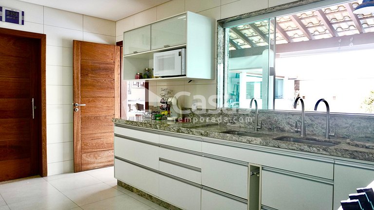 House in a gated community with 3 suites in Porto Seguro