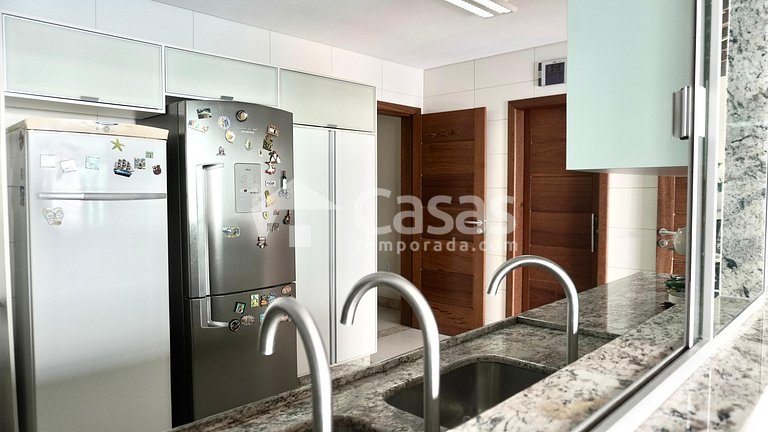 House in a gated community with 3 suites in Porto Seguro