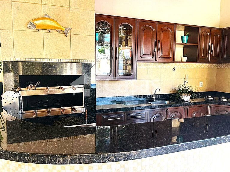 Casa en urbanización cerrada con 3 suites en Porto Seguro