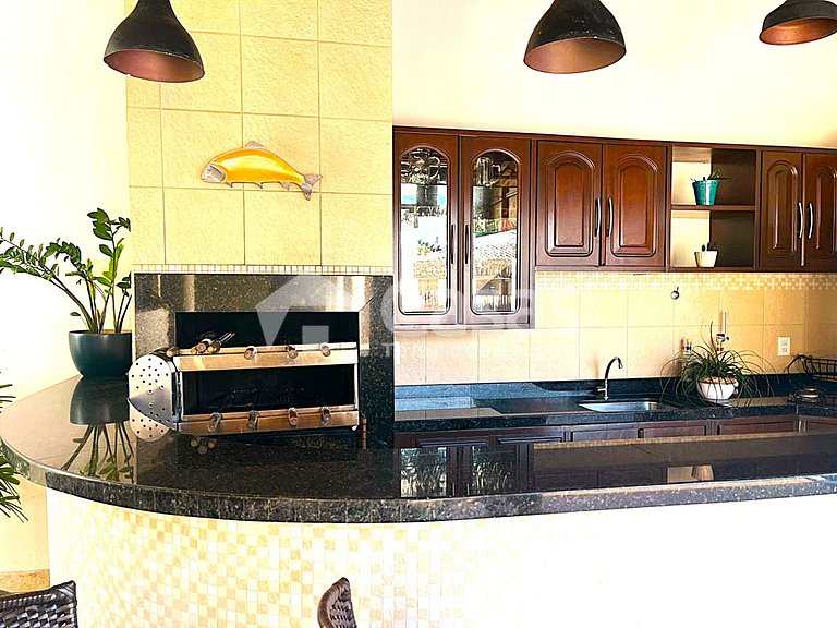 Casa en urbanización cerrada con 3 suites en Porto Seguro