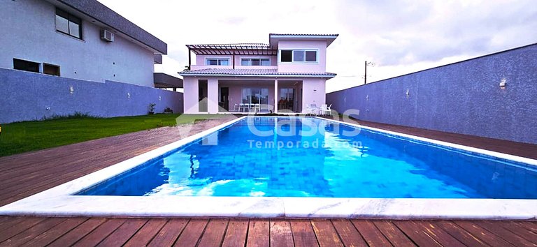 Casa con piscina y zona de barbacoa, seguridad las 24 horas