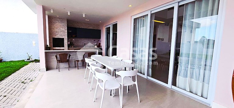 Casa con piscina y zona de barbacoa, seguridad las 24 horas