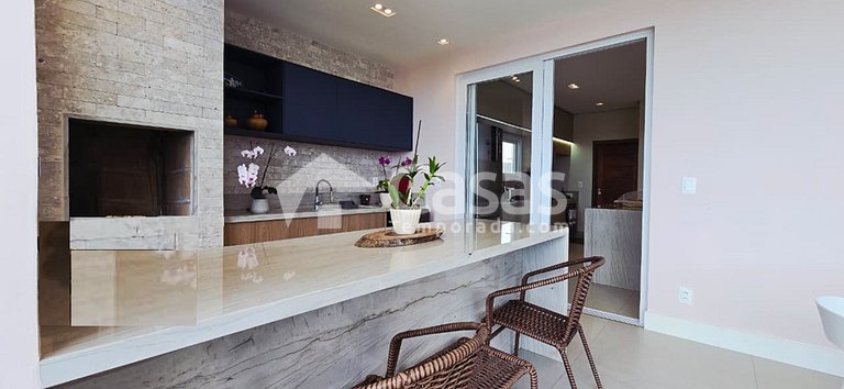 Casa con piscina y zona de barbacoa, seguridad las 24 horas