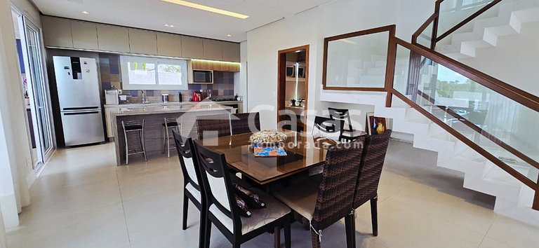 Casa Moderna com piscina e churrasqueira portaria 24h