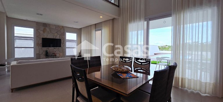 House with pool and barbecue area, 24-hour security