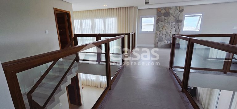 Casa con piscina y zona de barbacoa, seguridad las 24 horas