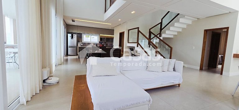 House with pool and barbecue area, 24-hour security