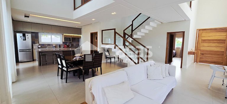 House with pool and barbecue area, 24-hour security