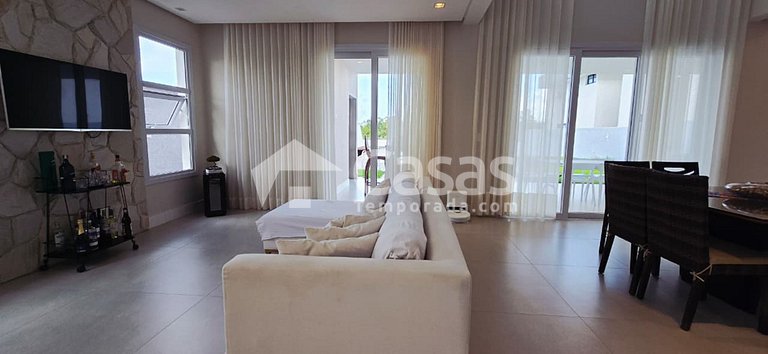 Casa con piscina y zona de barbacoa, seguridad las 24 horas