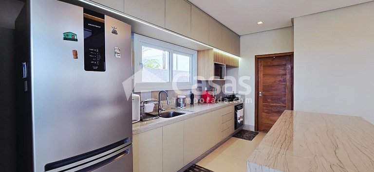 House with pool and barbecue area, 24-hour security