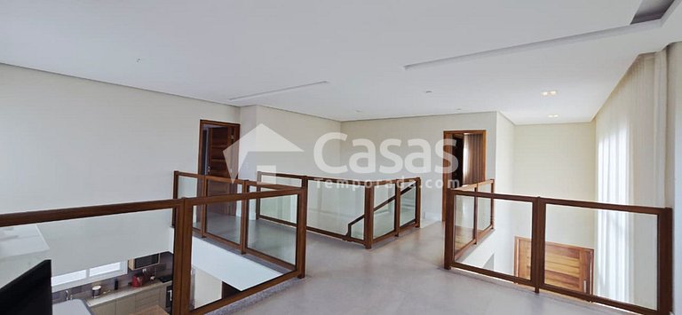 Casa con piscina y zona de barbacoa, seguridad las 24 horas