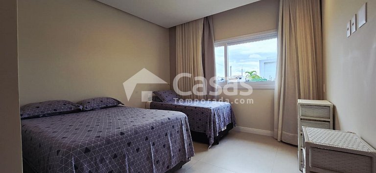 Casa Moderna com piscina e churrasqueira portaria 24h