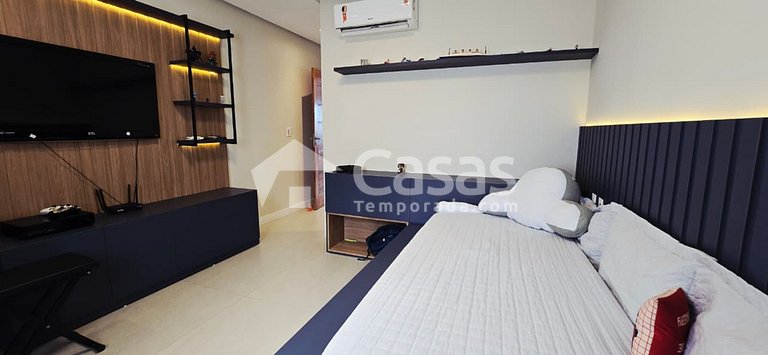 Casa con piscina y zona de barbacoa, seguridad las 24 horas