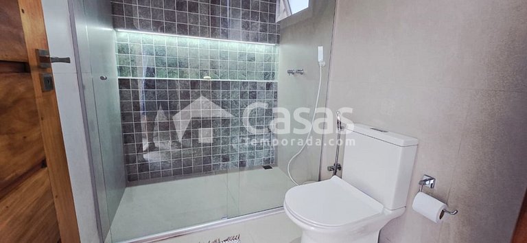 Casa con piscina y zona de barbacoa, seguridad las 24 horas