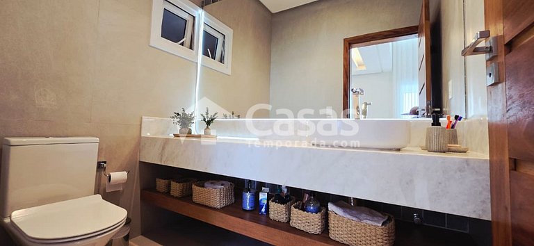 Casa Moderna com piscina e churrasqueira portaria 24h