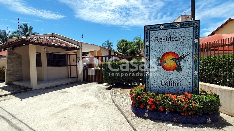 frente a la piscina, a 100 metros de la playa de Taperapuan.