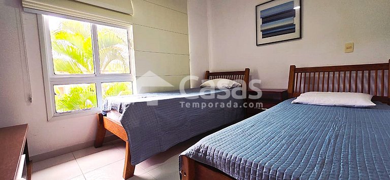 Duplex facing the pool, 100m from Taperapuan Beach.