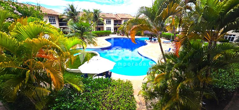 frente a la piscina, a 100 metros de la playa de Taperapuan.
