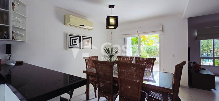 Duplex facing the pool, 100m from Taperapuan Beach.