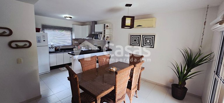 Duplex facing the pool, 100m from Taperapuan Beach.