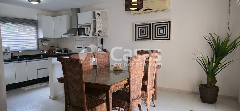 Duplex facing the pool, 100m from Taperapuan Beach.