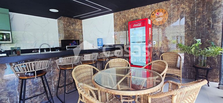 50 metros da praia. Piscina. Café da manhã. O lugar ideal