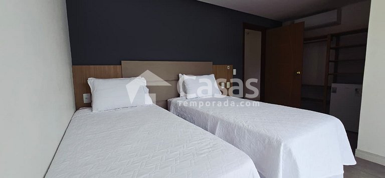 Aptos Frente à Piscina a 50m da Praia do Mutá