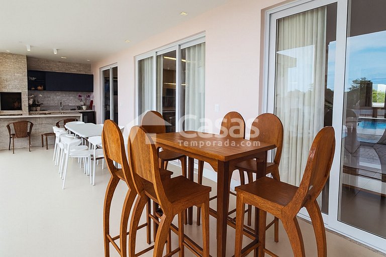 House with pool and barbecue area, 24-hour security