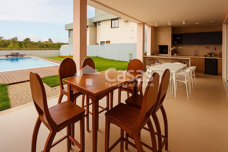 House with pool and barbecue area, 24-hour security