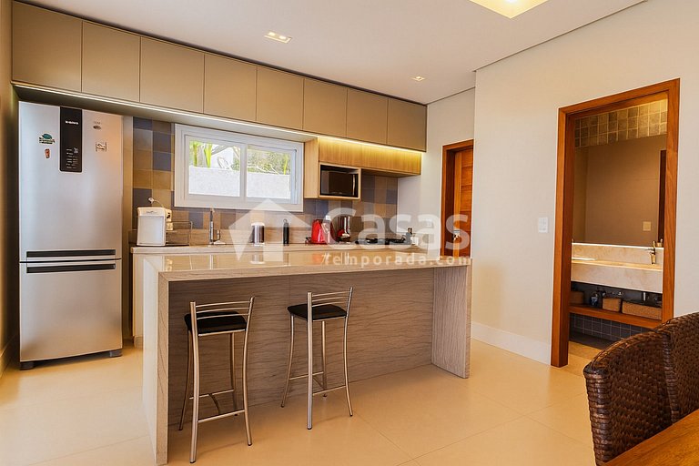 House with pool and barbecue area, 24-hour security