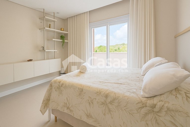 Casa con piscina y zona de barbacoa, seguridad las 24 horas