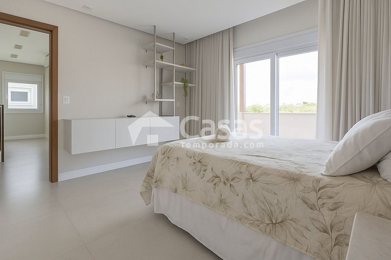 Casa con piscina y zona de barbacoa, seguridad las 24 horas