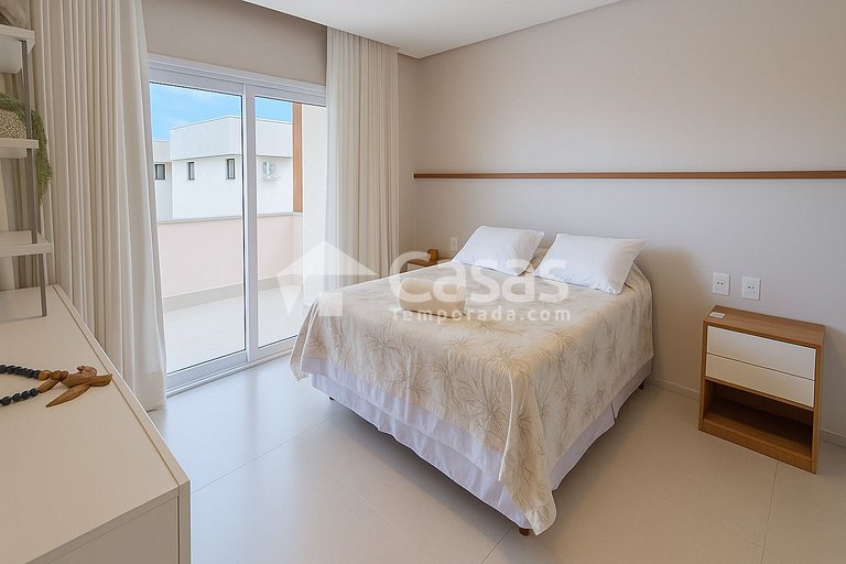 House with pool and barbecue area, 24-hour security